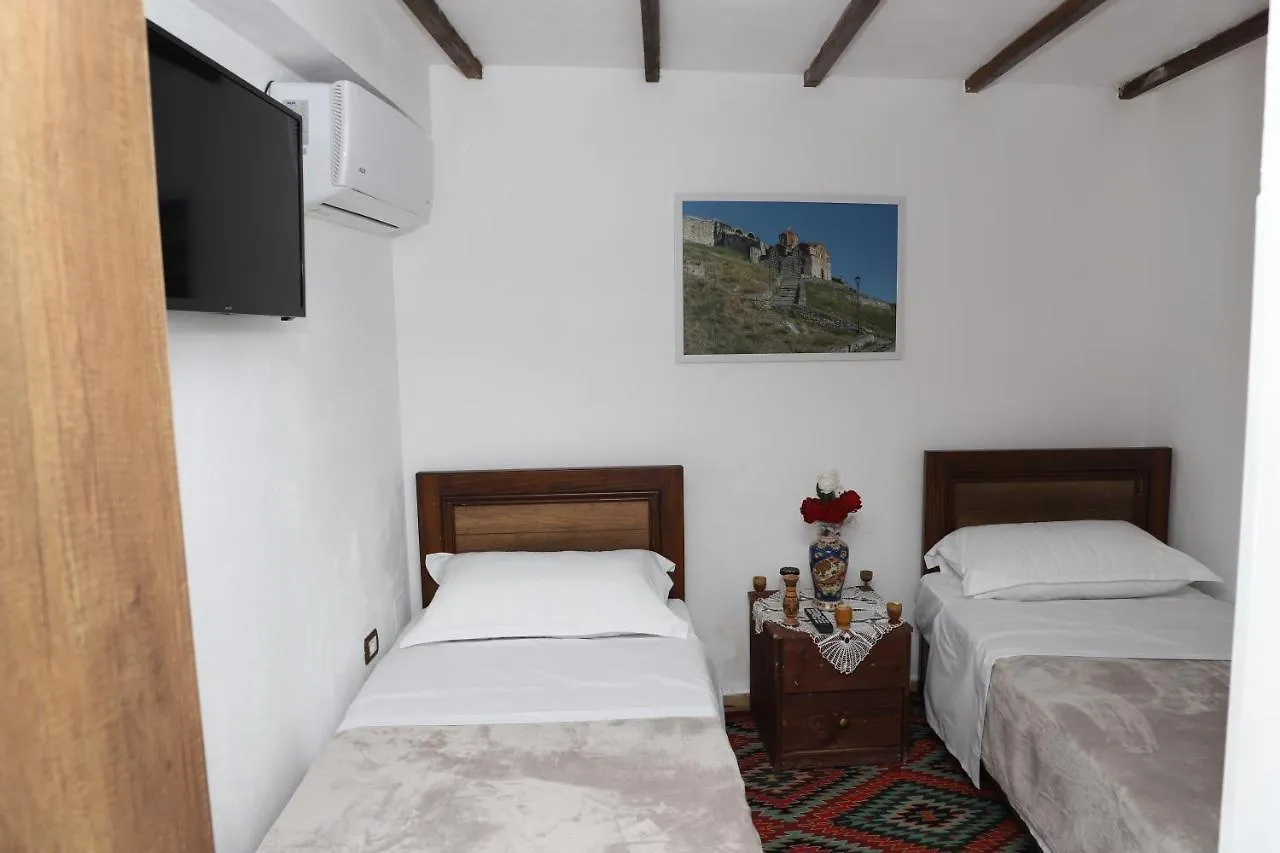 Guest House Maria - Berat Castle 0*,  Albanië