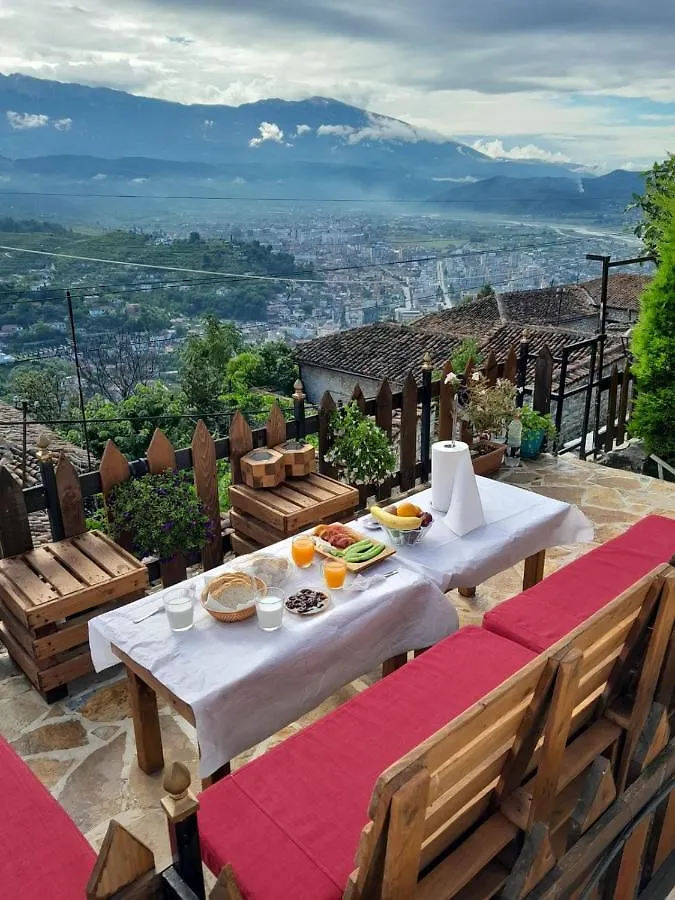 Guest House Maria - Berat Castle 0*,  Albanië